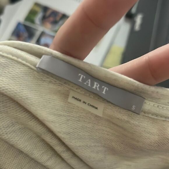 Women’s Tart Size Small Cream Longsleeve Top - Picture 2 of 6